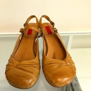 Miz Mooz sling back wedge Tan Size 8